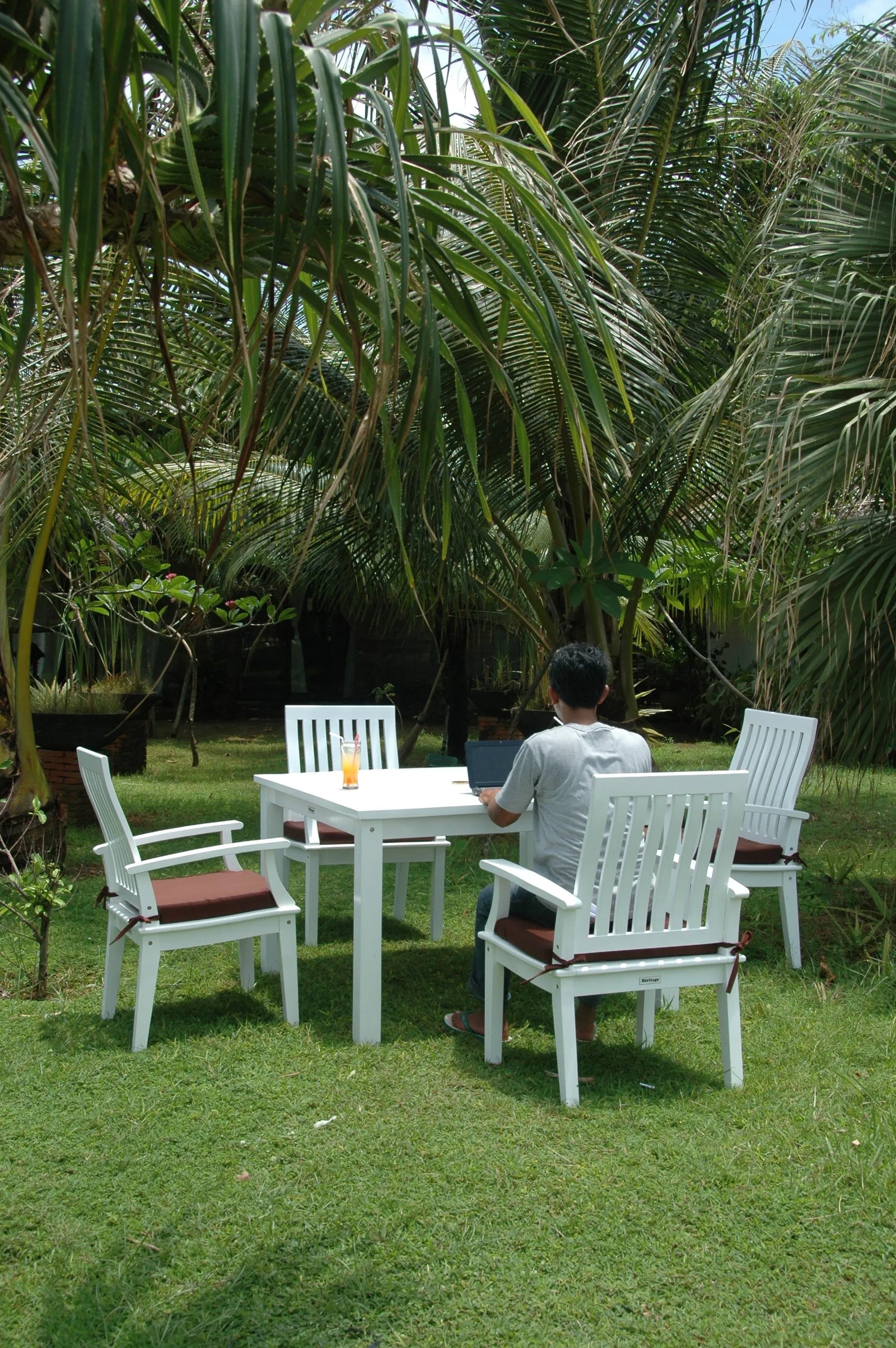 Magnolia 5-Pieces Dining Set - White Mahogany Square Table with Armchairs | BetterPatio // BetterPatio.com