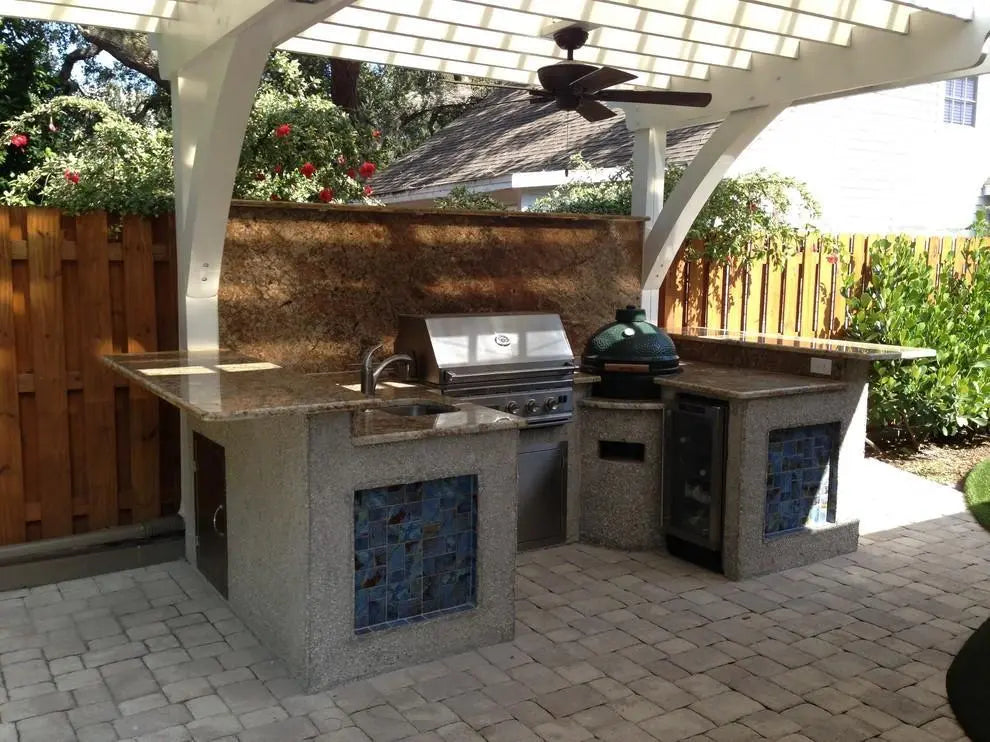 Summerset Alturi 42 ALT42T - Best of both worlds Summerset with Big Green Egg setup