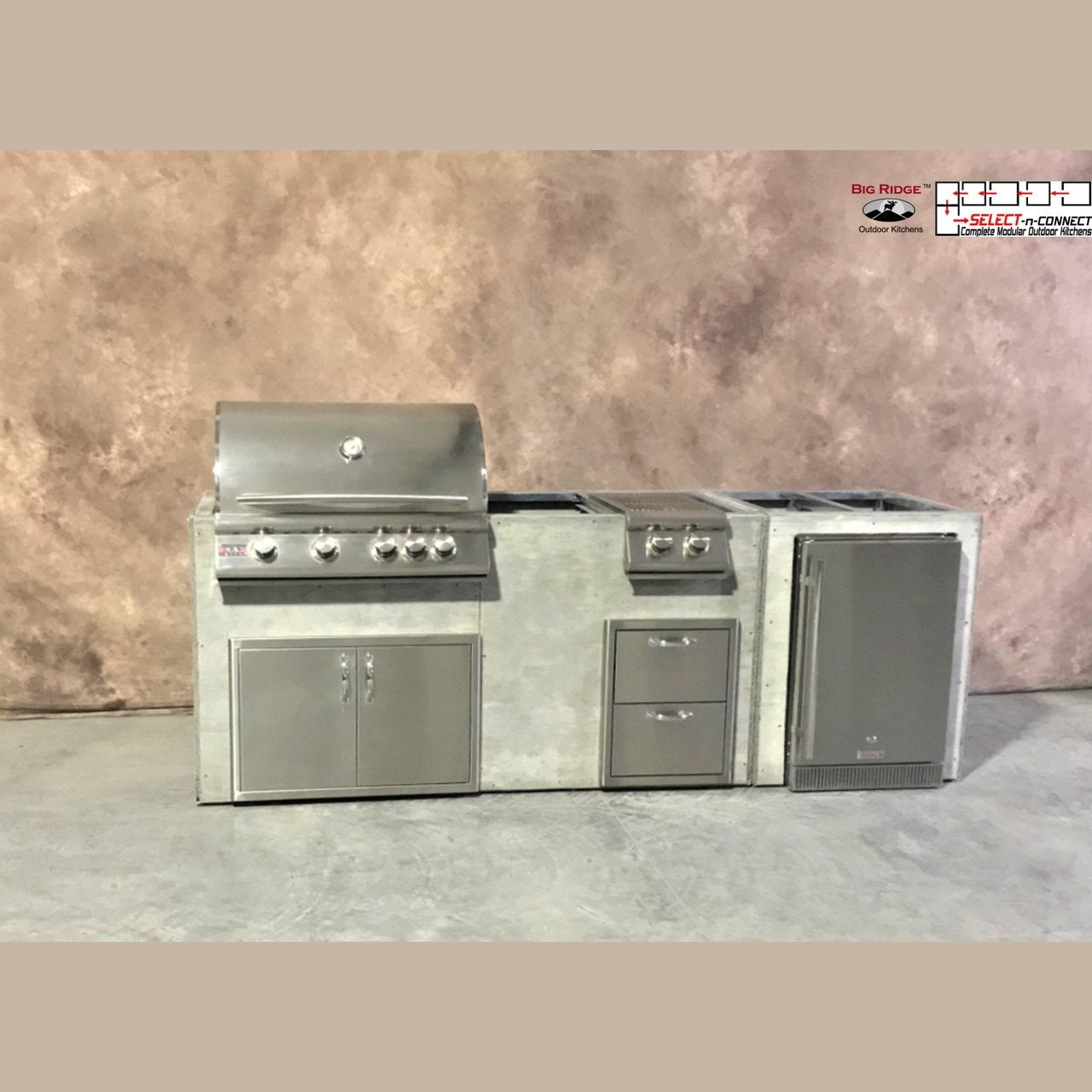 8 Foot DIY Outdoor Kitchen with Blaze or Summerset Appliances // BetterPatio.com