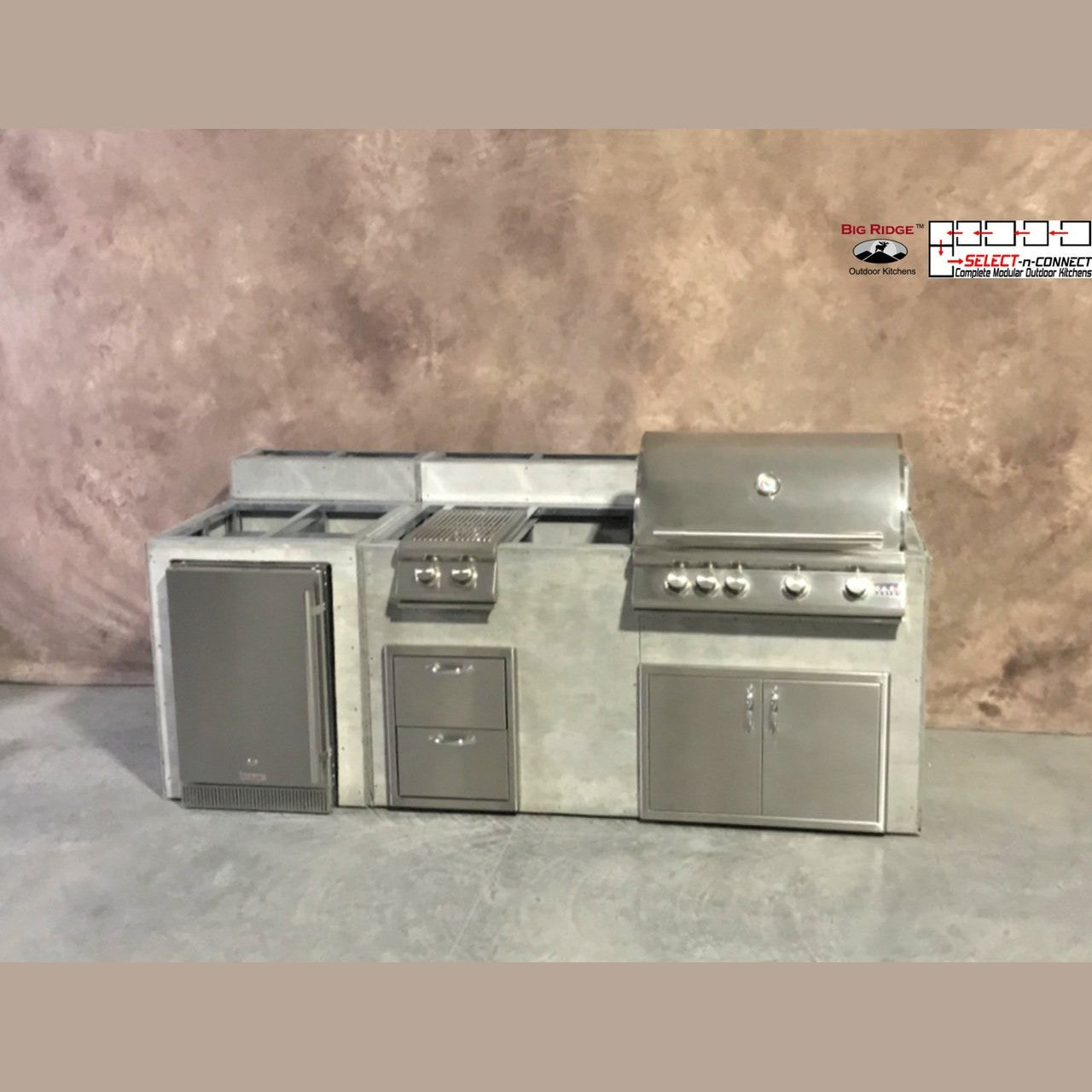 8 Foot DIY Outdoor Kitchen with Blaze or Summerset Appliances // BetterPatio.com