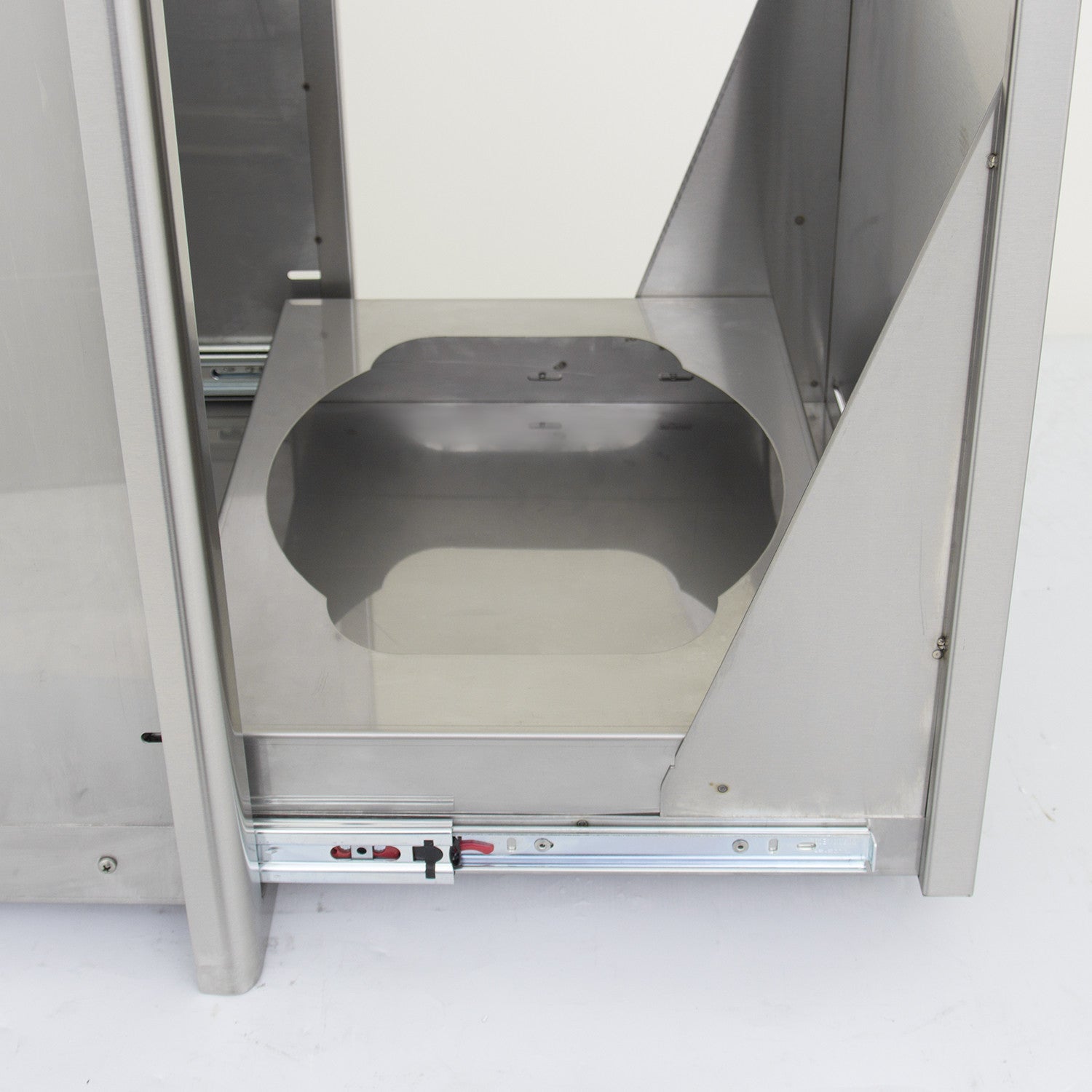 BlazeBlaze 18-Inch Roll Out Trash Bin BLZ-TRLP-DRW BLZ-TRLP-DRW- BetterPatio.com