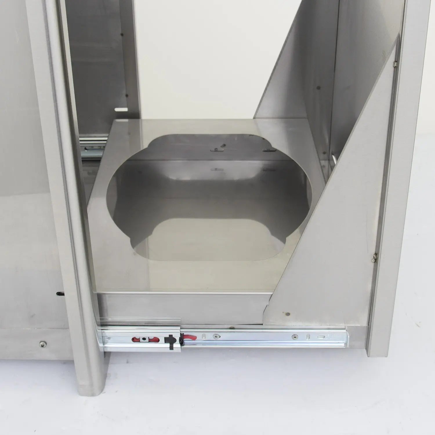 BlazeBlaze 18-Inch Roll Out Trash Bin BLZ-TRLP-DRW BLZ-TRLP-DRW- BetterPatio.com