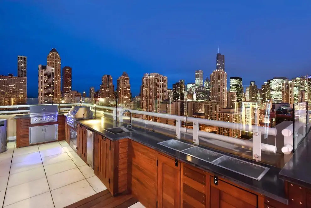 Summerset Alturi 36 ALT36T - Contemporary skyline rooftop outdoor kitchen setup
