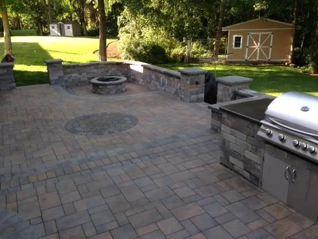 Summerset Alturi 36 ALT36T - Tiered raised stone patio with built-in grill