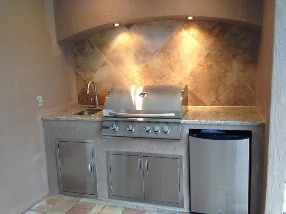 Summerset Alturi 36 ALT36T - Traditional outdoor granite kitchen in classical soffit arches