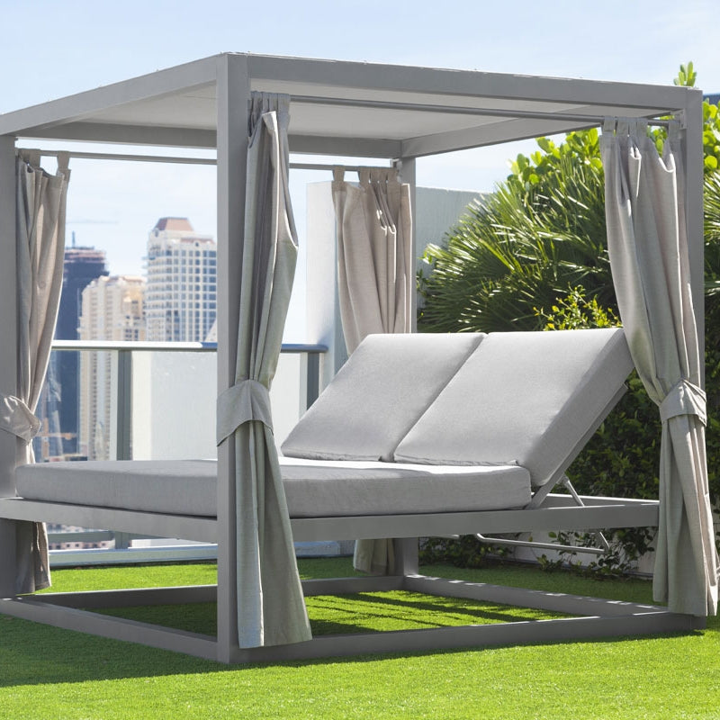 Outdoor Daybeds + Lounges