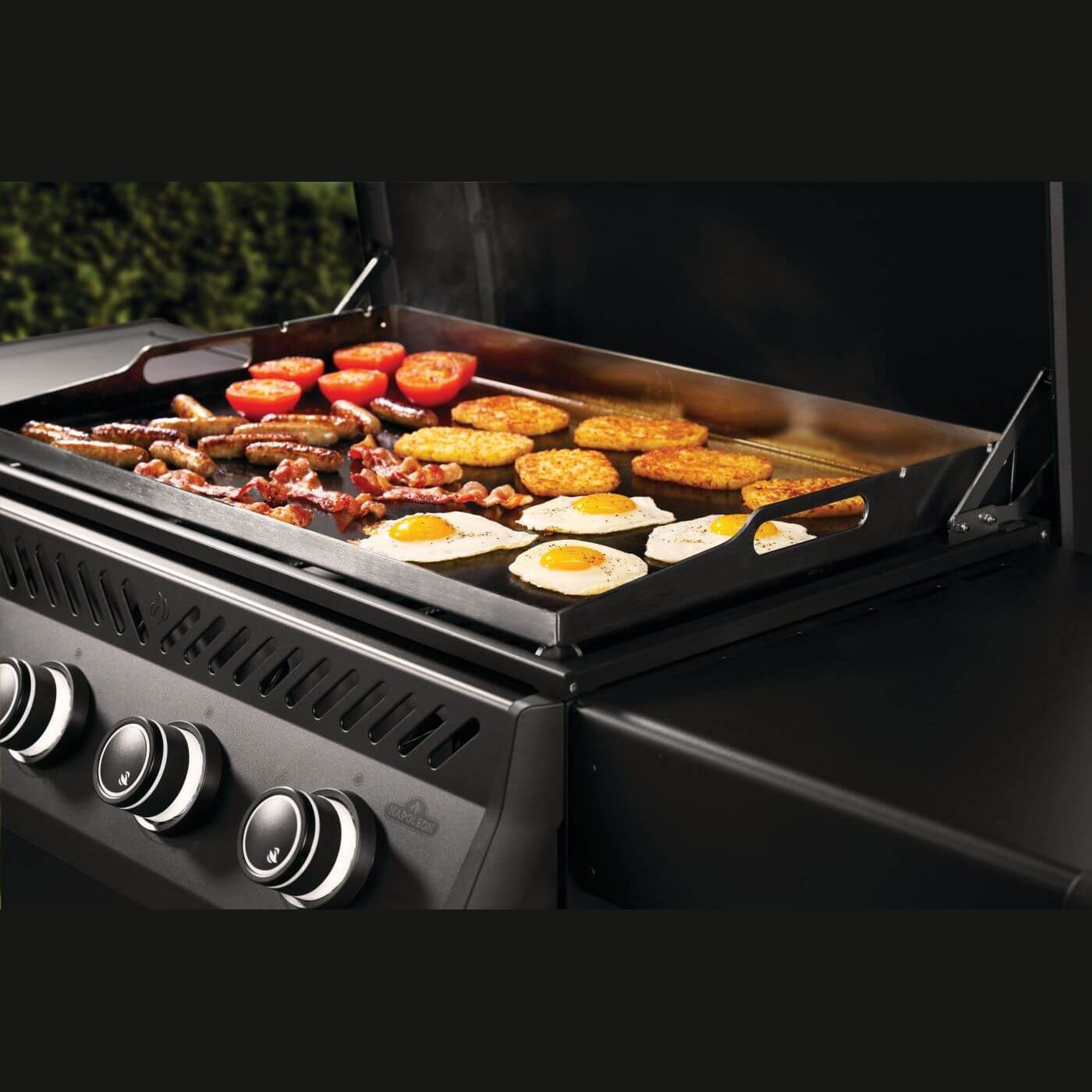 Rogue PRO Phantom 30 Griddle in use breakfast