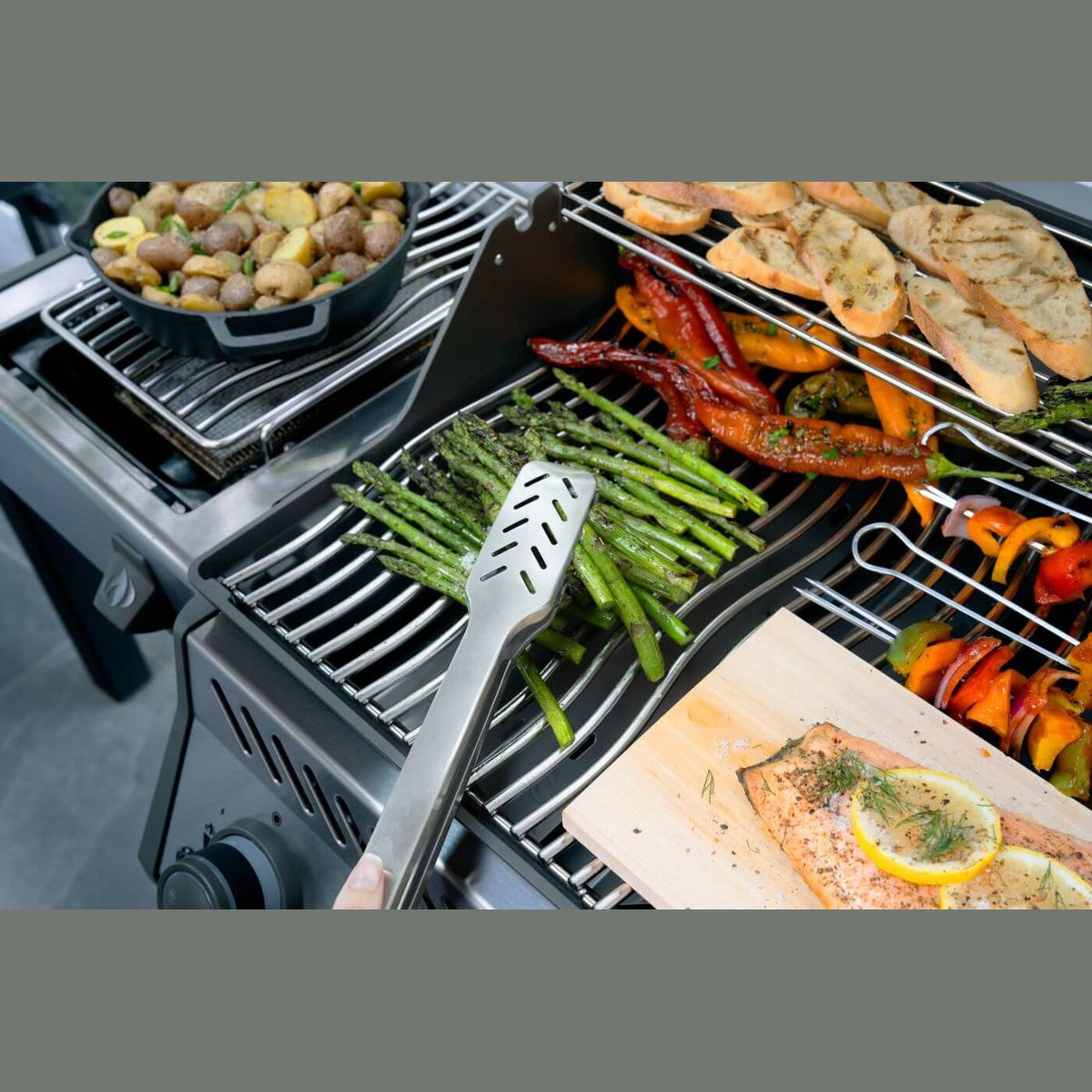 Napoleon Rogue® PRO 525 SIB with Infrared Side Burner