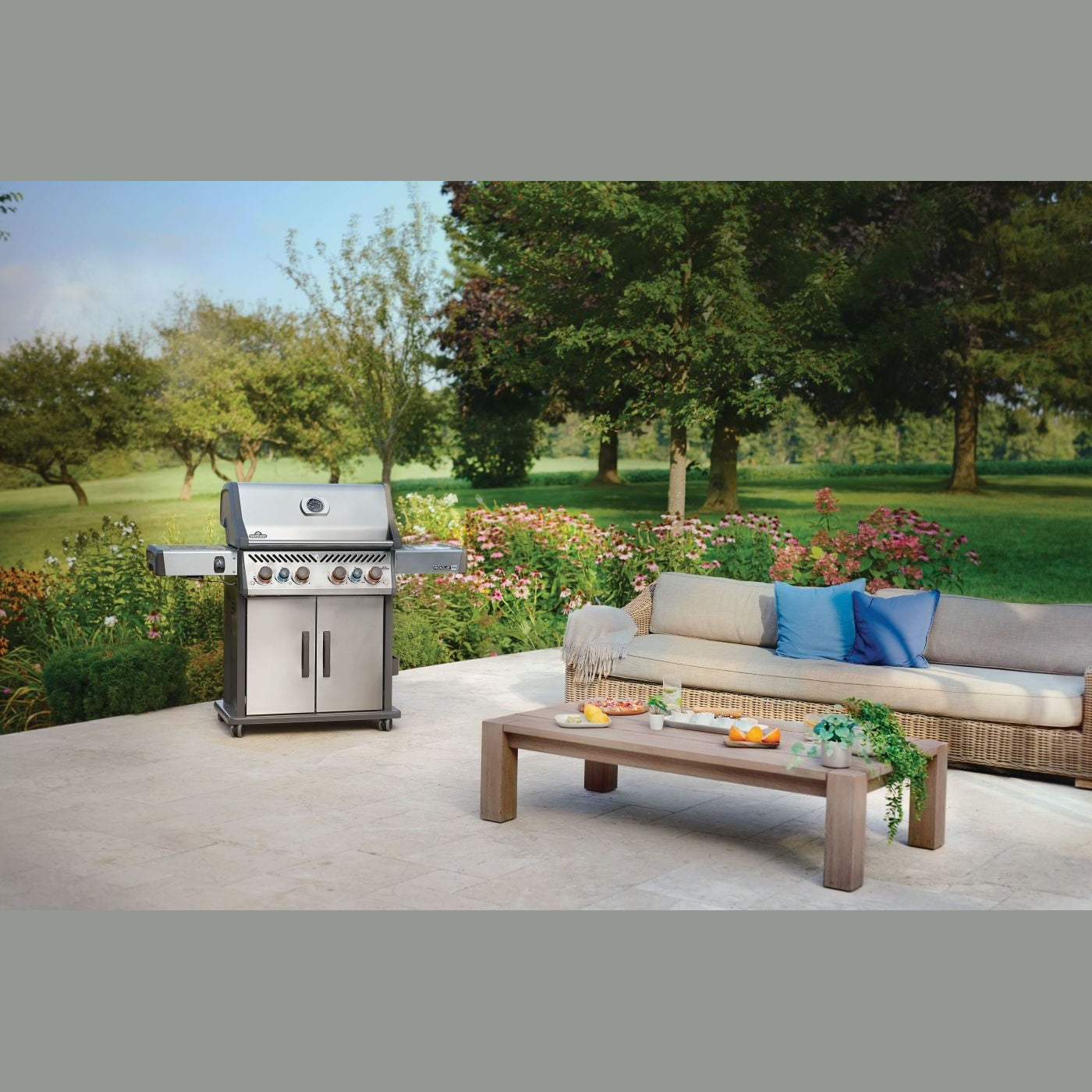 Napoleon Rogue® PRO-S 525 RSIB with Infrared Side and Rear Burner