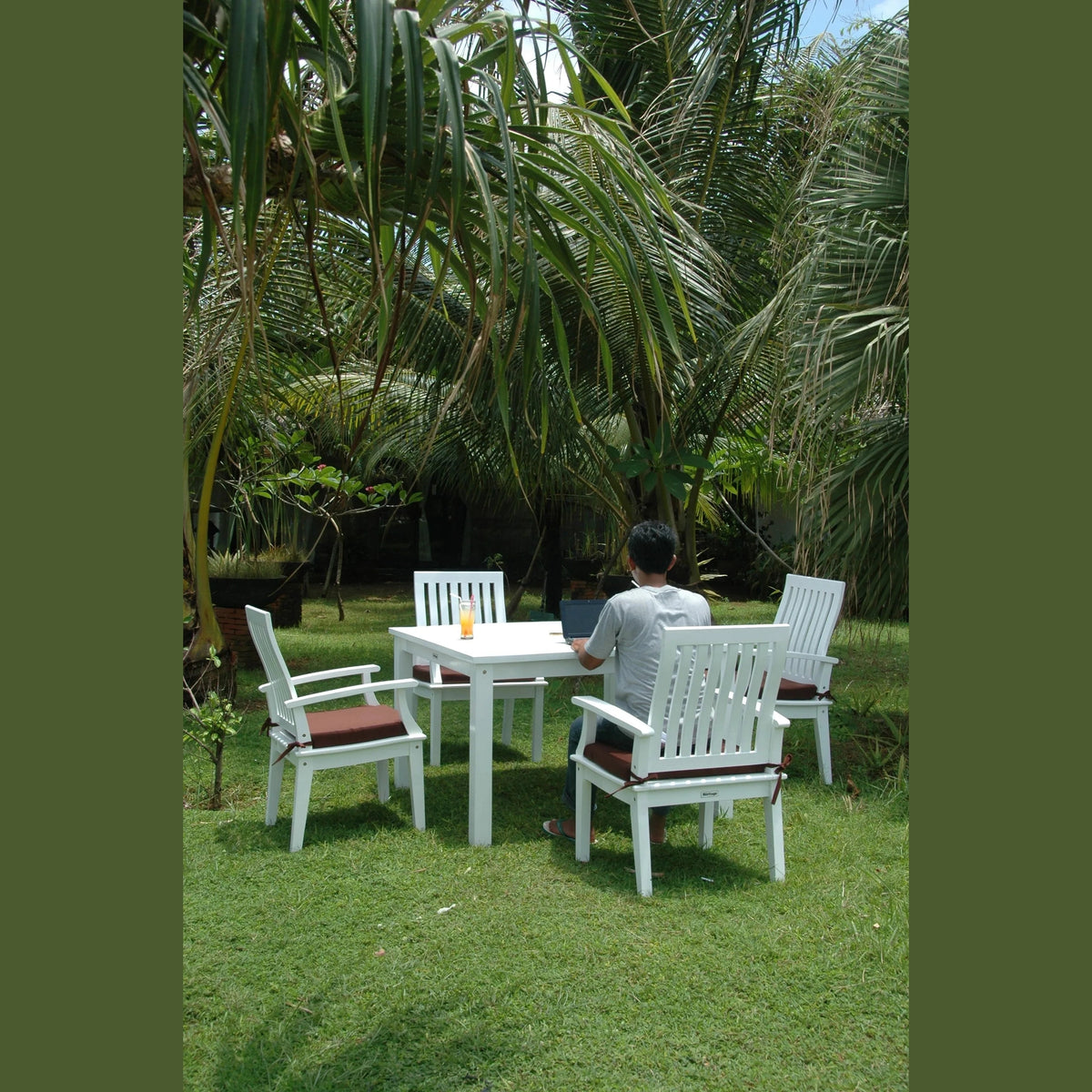 Magnolia 5-Pieces Dining Set - White Mahogany Square Table with Armchairs | BetterPatio // BetterPatio.com