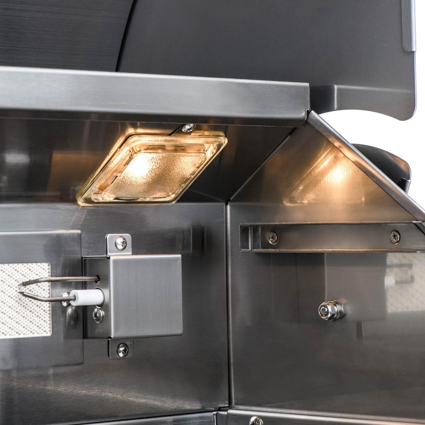BetterPatio Designer Series 8 Ft Outdoor Kitchen Blaze LTE Grill Fridge - detail view 8