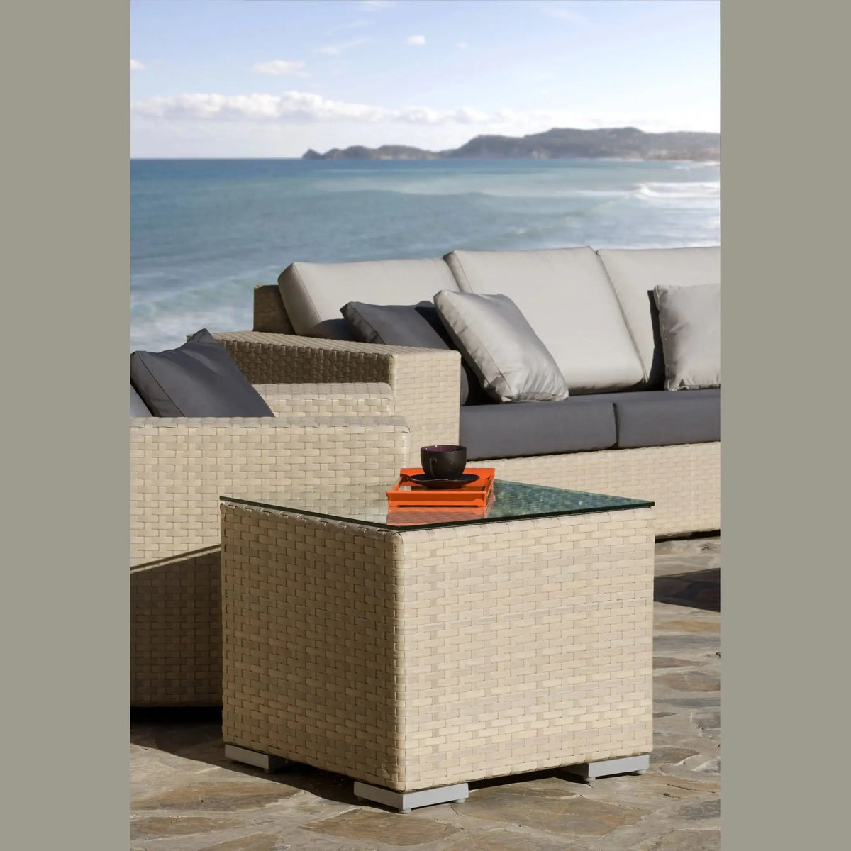 Rubix End Table with Glass | Hospitality Rattan Patio