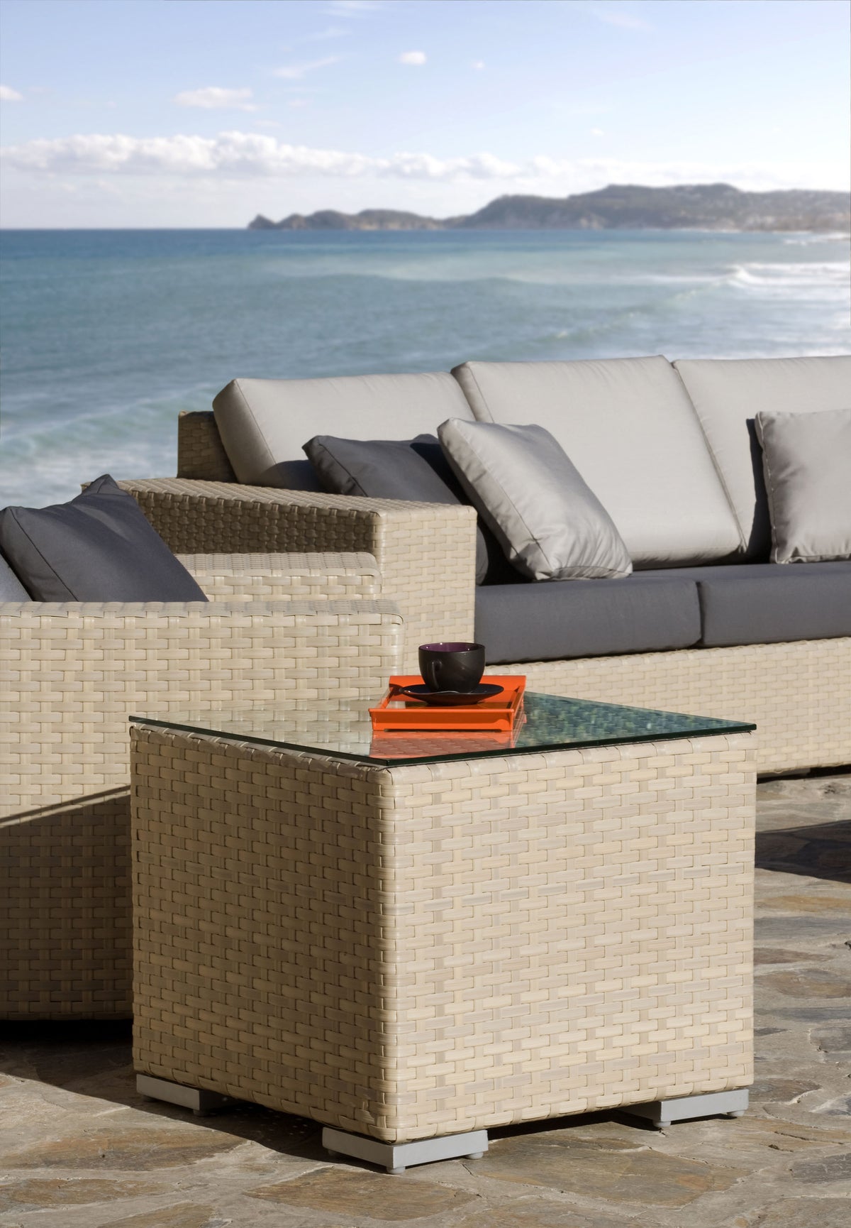 Rubix End Table with Glass | Hospitality Rattan Patio