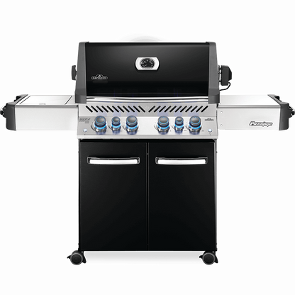 Napoleon Prestige 500 RSIB - Full grill view, black finish, knobs on