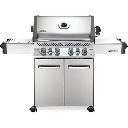 Napoleon Prestige 500 RSIB - Full grill view, stainless steel, knobs on