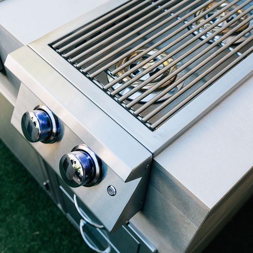 Summerset Sizzler Pro SIZPROSB2 - 24000 BTU natural gas double side burner with LED lid open
