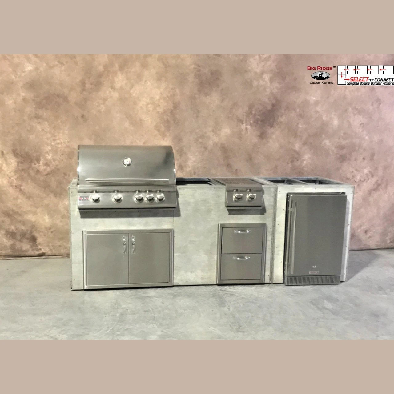 8 Foot DIY Outdoor Kitchen with Blaze or Summerset Appliances // BetterPatio.com