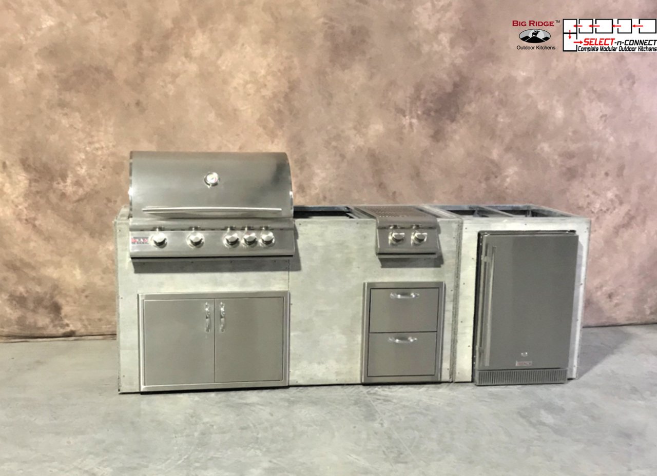 8 Foot DIY Outdoor Kitchen with Blaze or Summerset Appliances // BetterPatio.com