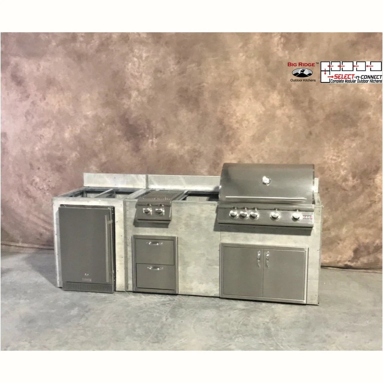 8 Foot DIY Outdoor Kitchen with Blaze or Summerset Appliances // BetterPatio.com