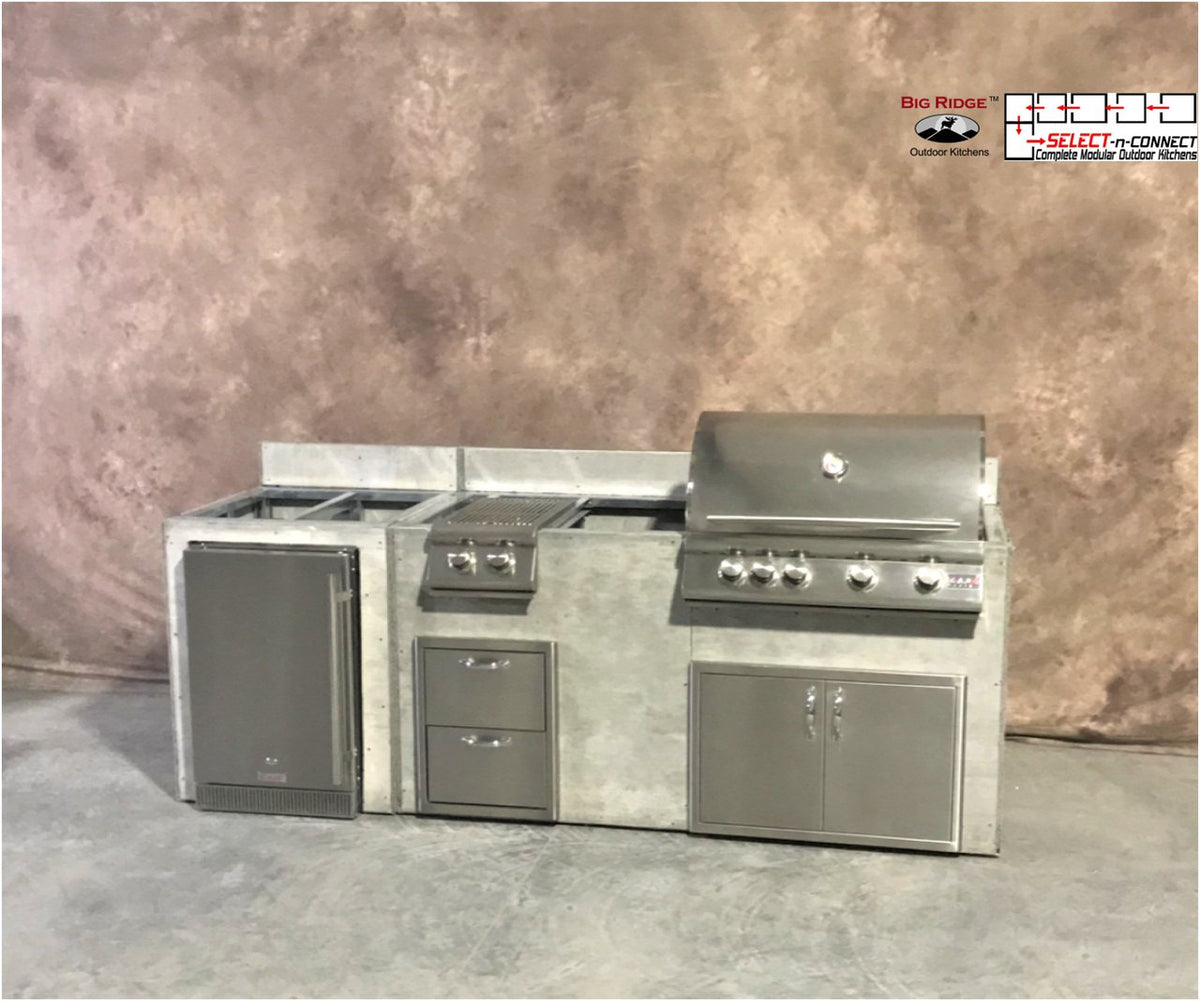 8 Foot DIY Outdoor Kitchen with Blaze or Summerset Appliances // BetterPatio.com