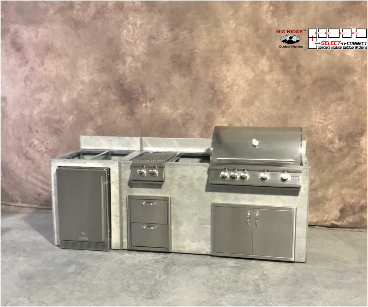 8 Foot DIY Outdoor Kitchen with Blaze or Summerset Appliances // BetterPatio.com