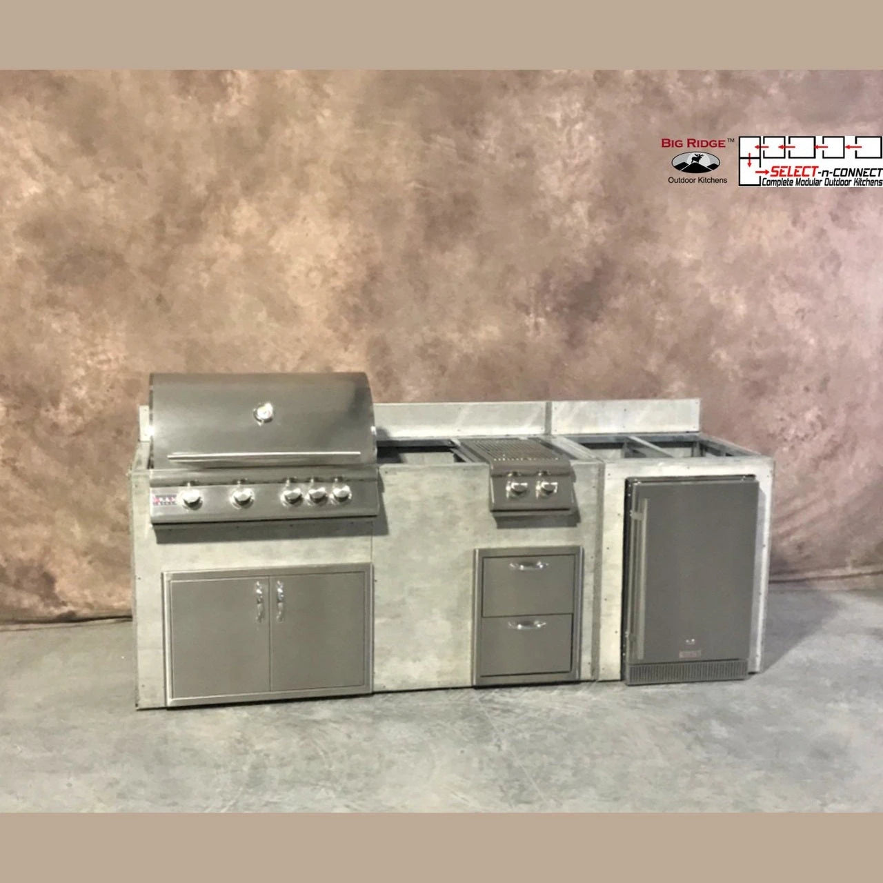 8 Foot DIY Outdoor Kitchen with Blaze or Summerset Appliances // BetterPatio.com