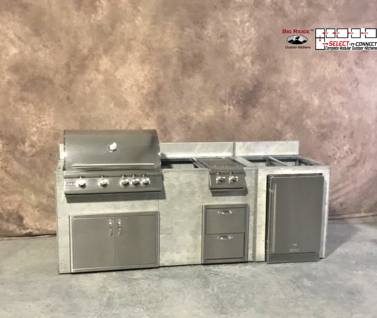 8 Foot DIY Outdoor Kitchen with Blaze or Summerset Appliances // BetterPatio.com