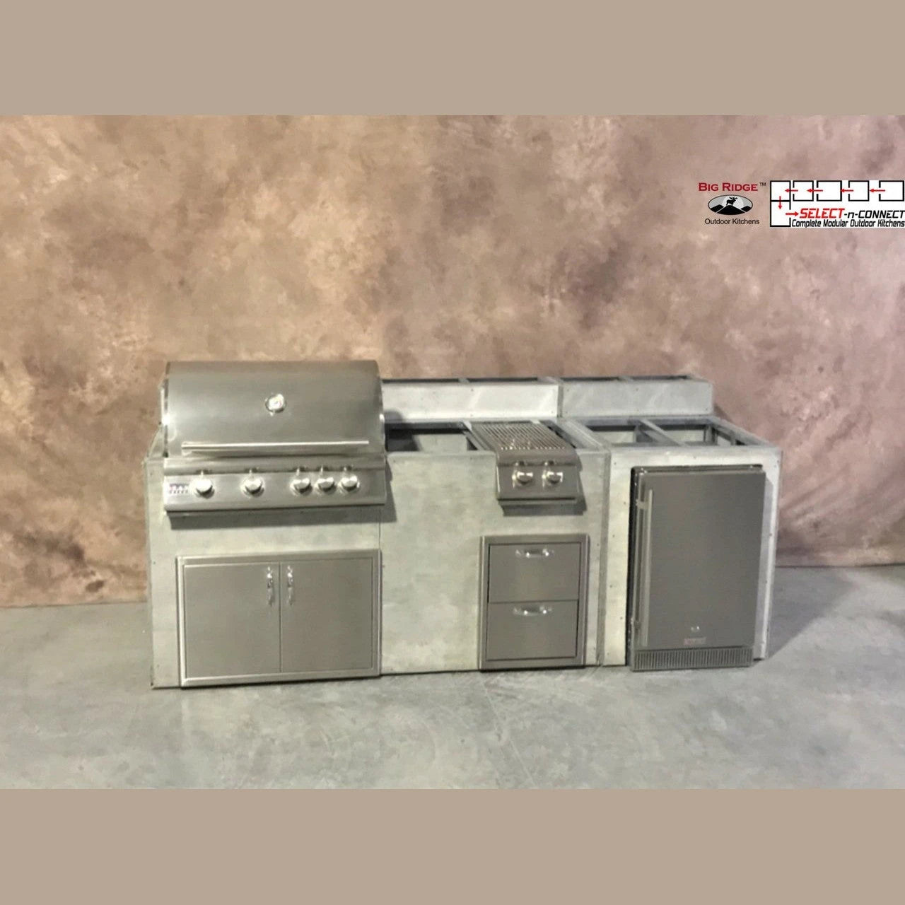 8 Foot DIY Outdoor Kitchen with Blaze or Summerset Appliances // BetterPatio.com
