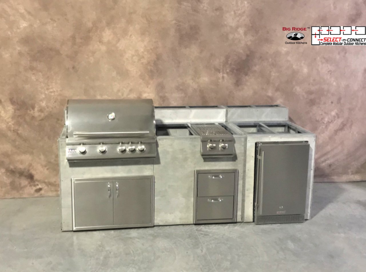 8 Foot DIY Outdoor Kitchen with Blaze or Summerset Appliances // BetterPatio.com