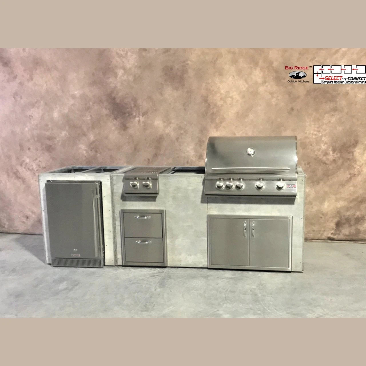 8 Foot DIY Outdoor Kitchen with Blaze or Summerset Appliances // BetterPatio.com