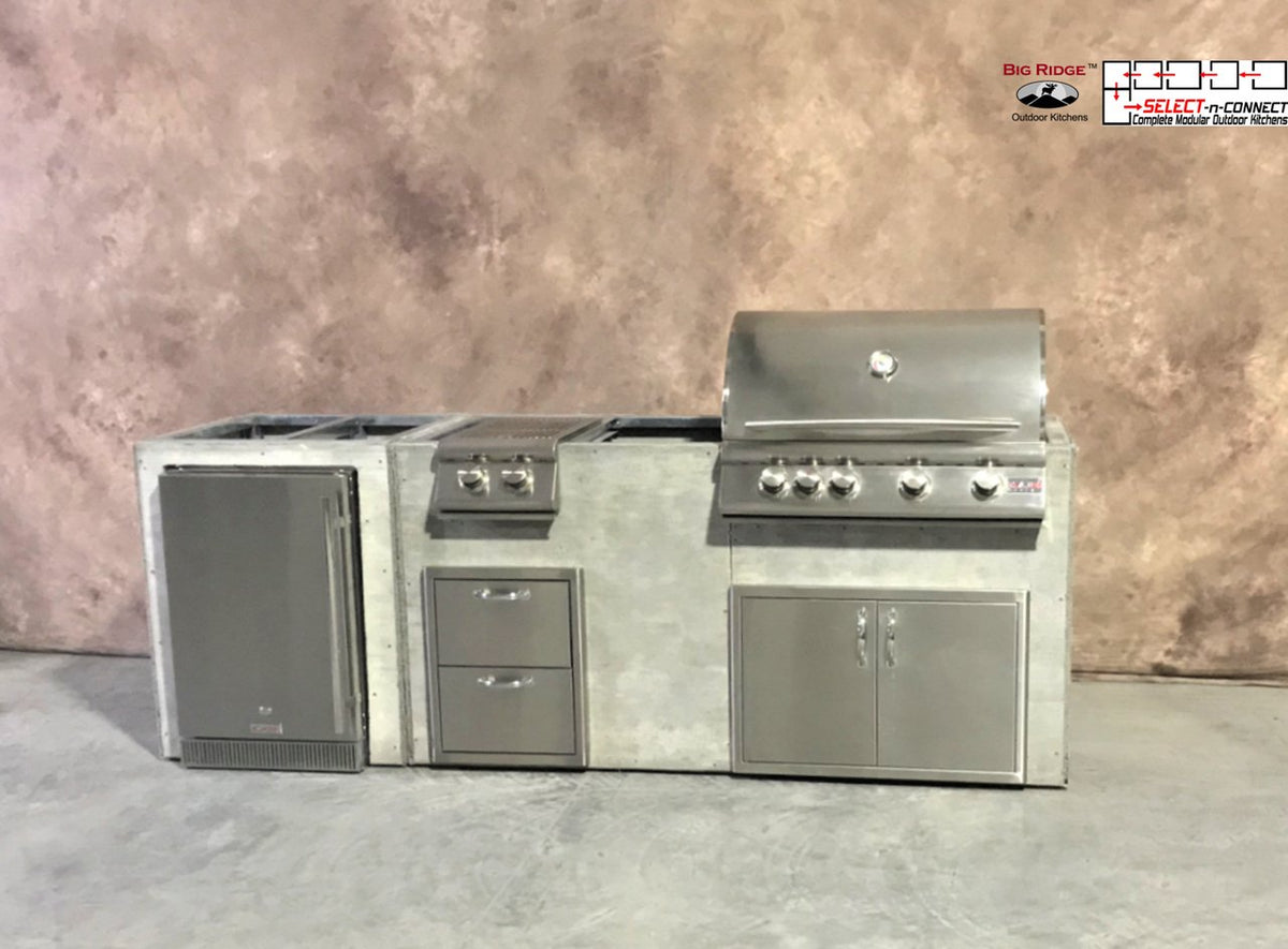8 Foot DIY Outdoor Kitchen with Blaze or Summerset Appliances // BetterPatio.com