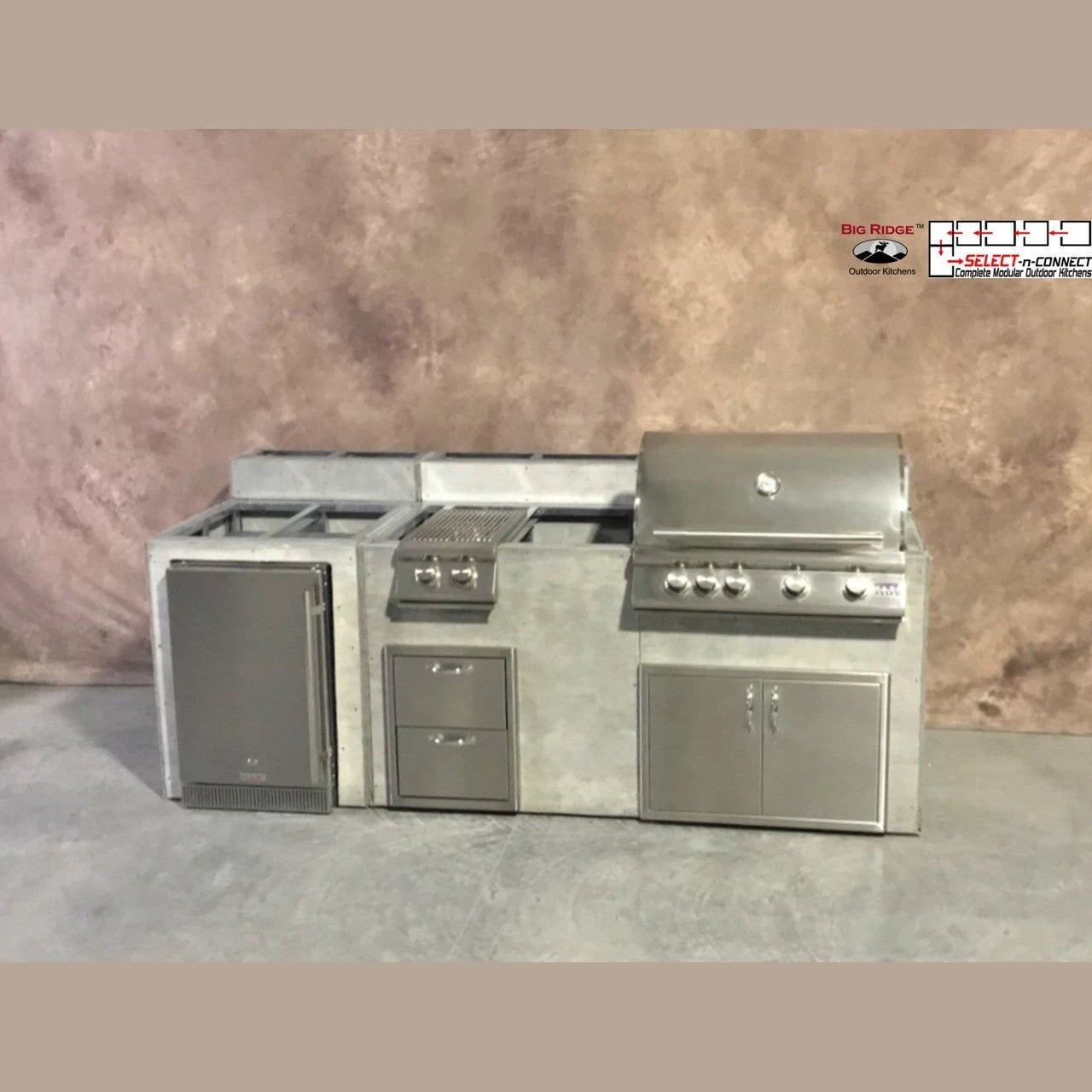 8 Foot DIY Outdoor Kitchen with Blaze or Summerset Appliances // BetterPatio.com