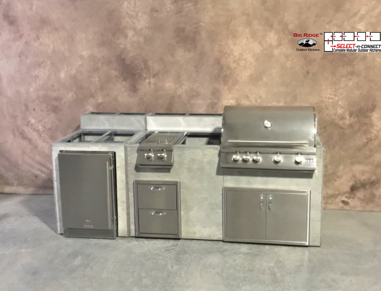 8 Foot DIY Outdoor Kitchen with Blaze or Summerset Appliances // BetterPatio.com