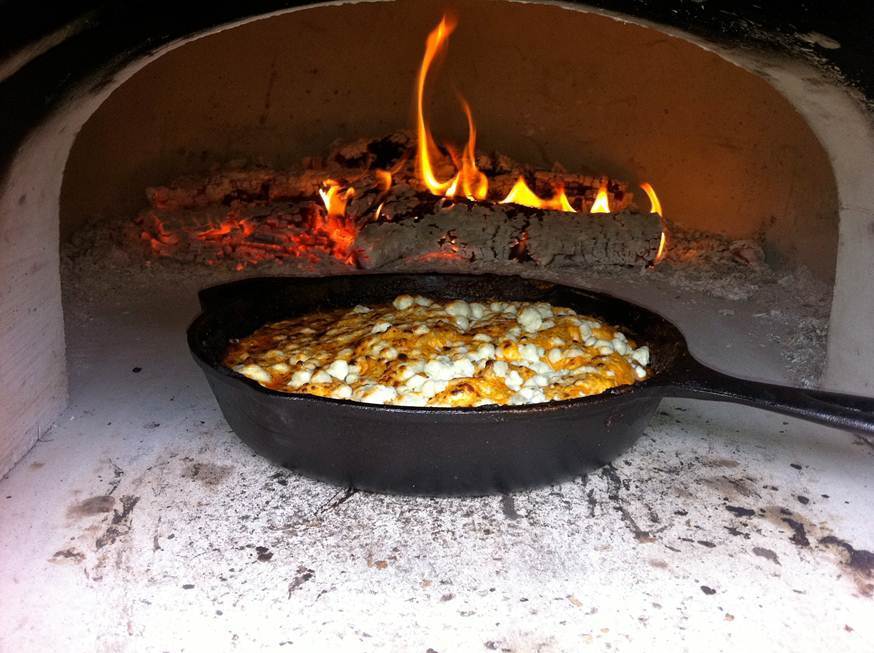 Chicago Brick OvenChicago Brick Oven 750 Hybrid Gas and Wood Dual Fuel Residential Countertop Pizza Oven CBO-O-CT-750-HYB-NG-CV-R-3K-SKT- BetterPatio.com