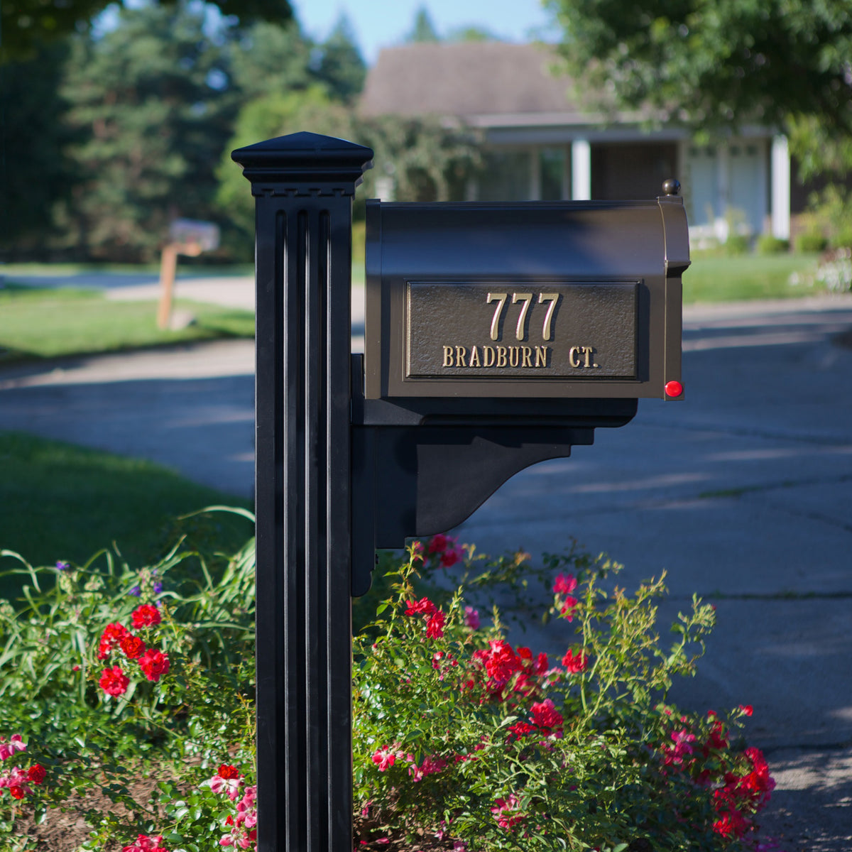 Mayne Manchester Mail Post 5852 - Angled detail view of post and mounting hardware