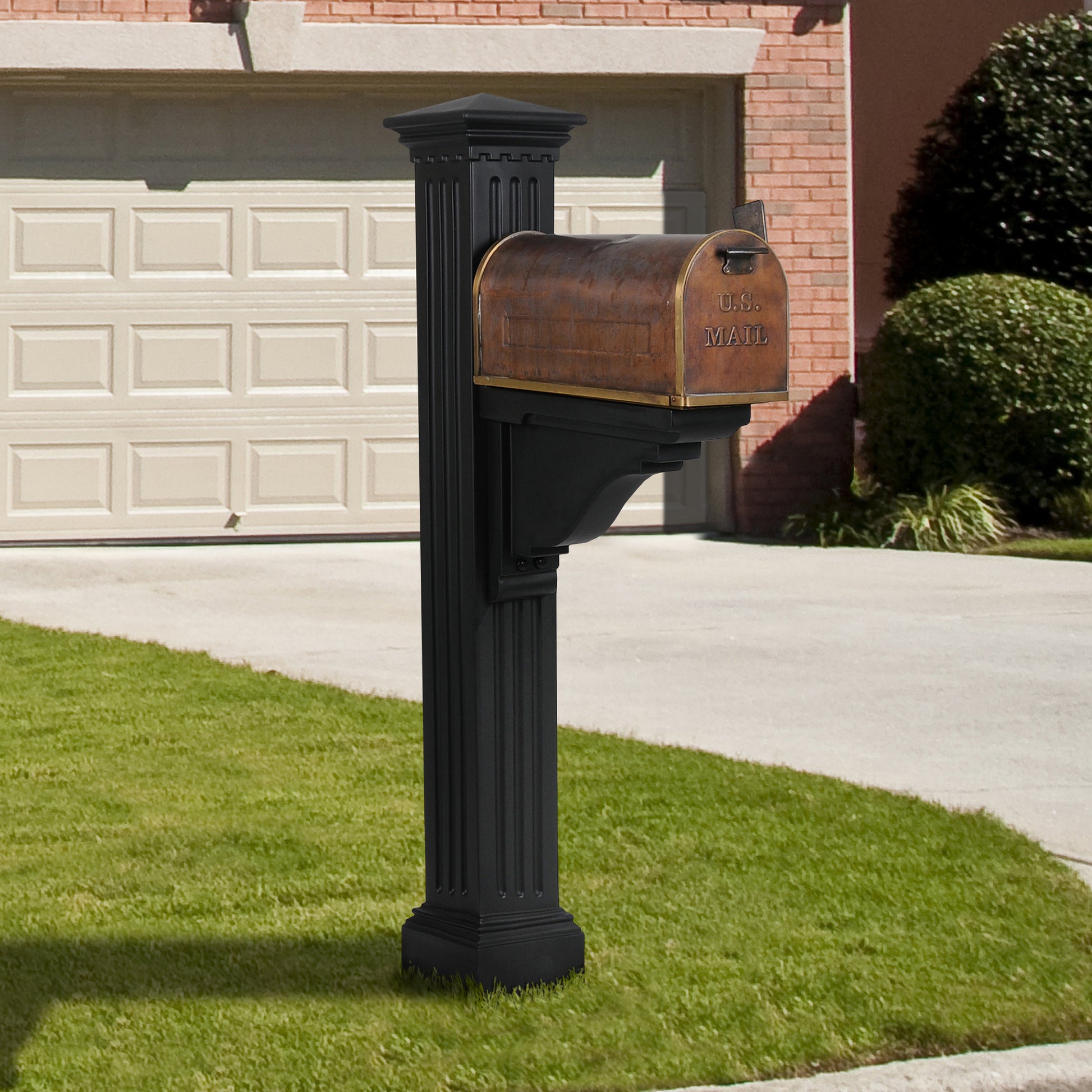 Mayne Manchester Mail Post 5852 - Close-up of post cap and decorative top detail