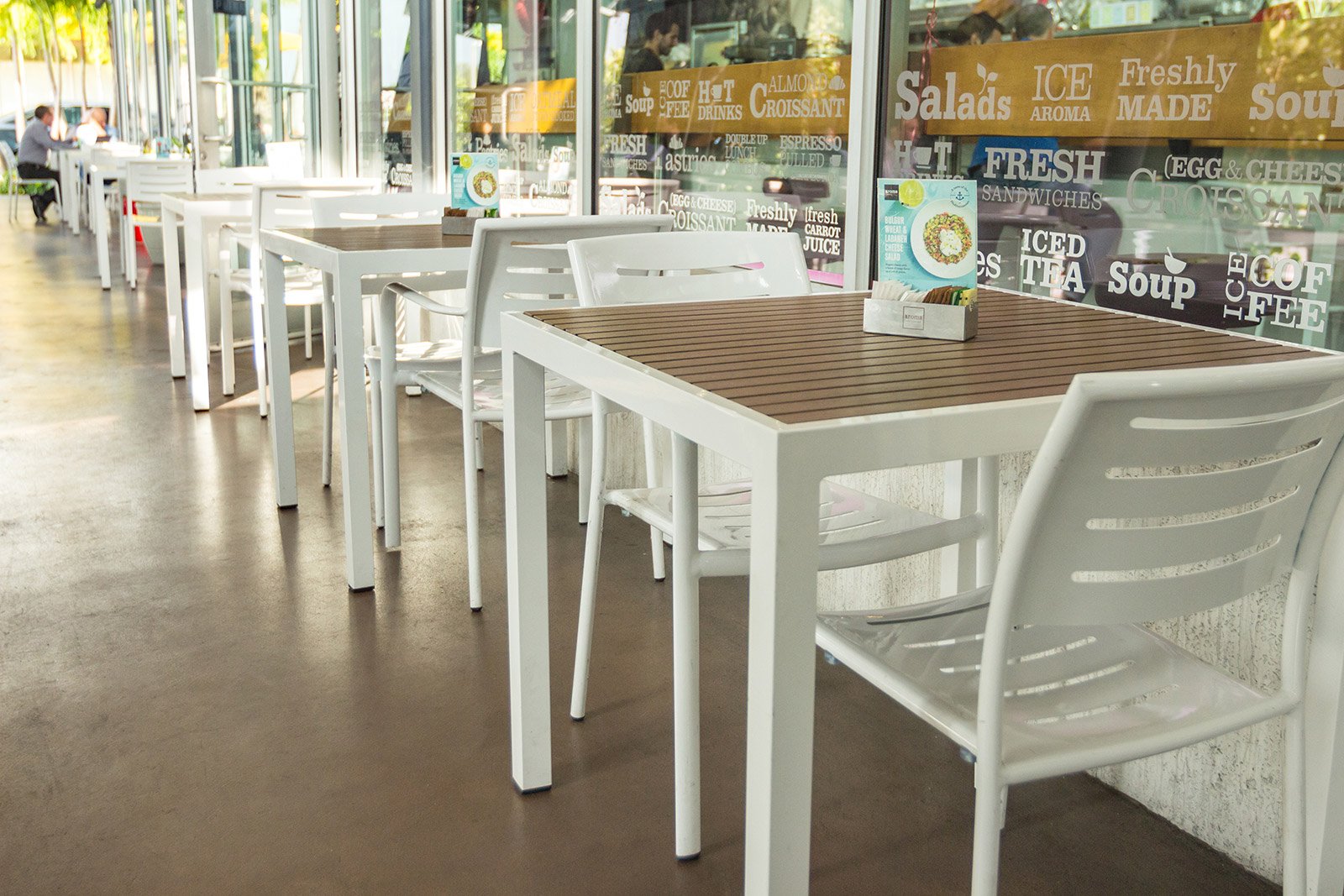 Source Sedona 32'' Square Table with Vienna Durawood Slats SC-2404-405_SC-1009-520 - BetterPatio.com