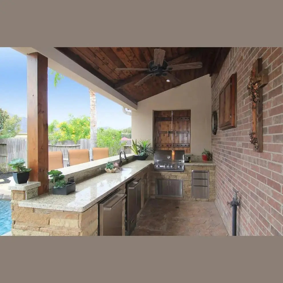 Summerset Alturi 42 ALT42T - Traditional Texas patio with built-in grill setup