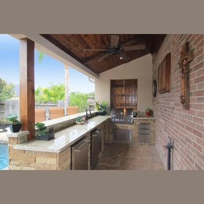 Summerset Alturi 42 ALT42T - Traditional Texas patio with built-in grill setup